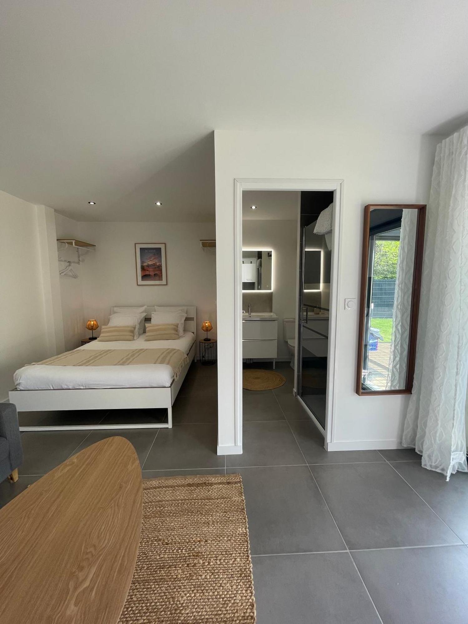 Le Beau Studio Du Bord De L'Eau Le Mans Exteriör bild